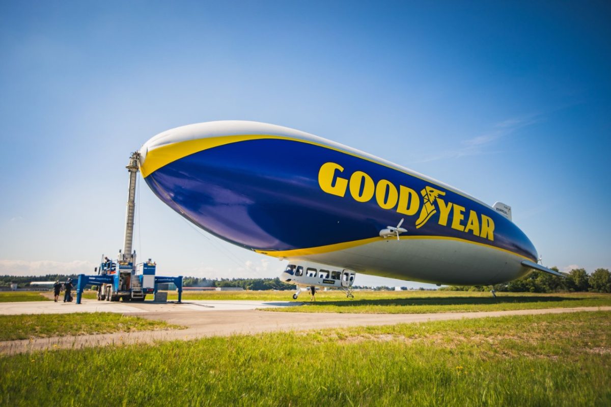 Возвращение легенды. Дирижабль Goodyear снова в небе над Европой - фотография 2